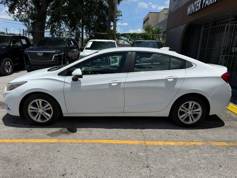 Used 2018 Chevrolet Cruze LT w/ LT Fleet Convenience Package FWD image 4