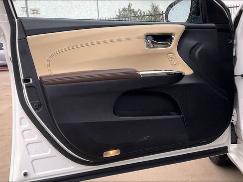 Used 2018 Toyota Avalon XLE Premium image 23