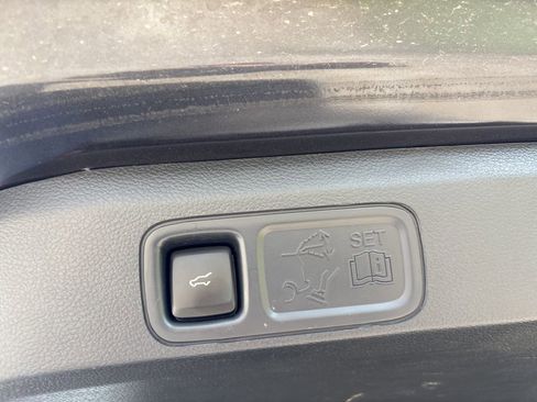 Used 2022 Ford Expedition Limited image 35