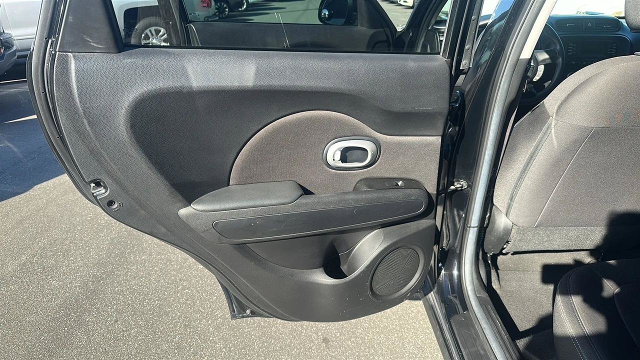 Used 2015 Kia Soul FWD image 22
