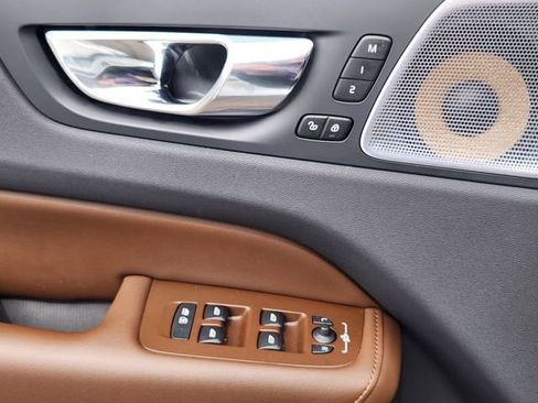 Used 2019 Volvo XC60 T5 Inscription w/ Protection Package image 11