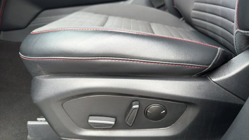 Used 2025 Ford Explorer ST-Line AWD/4WD image 18