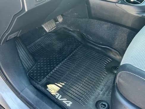 Used 2018 Toyota RAV4 XLE AWD/4WD image 15