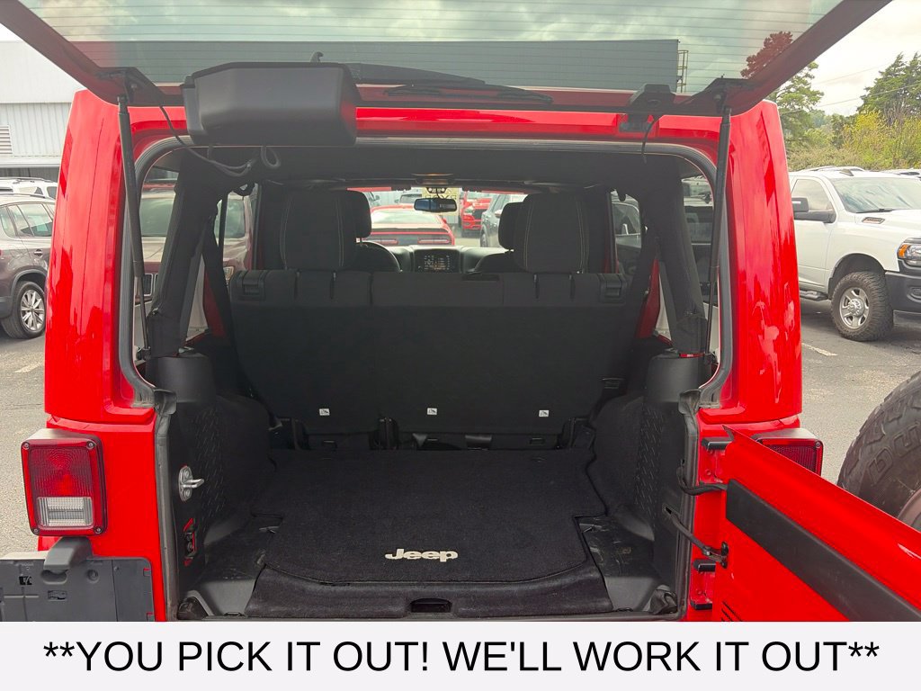 Used 2017 Jeep Wrangler Unlimited Sahara w/ Connectivity Group AWD/4WD image 8