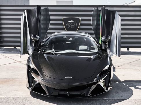 Used 2024 McLaren Artura RWD image 14