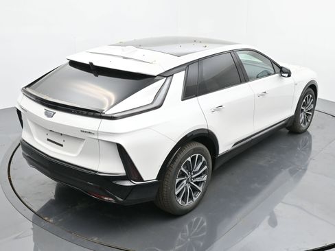 New 2025 Cadillac Lyriq Sport image 27