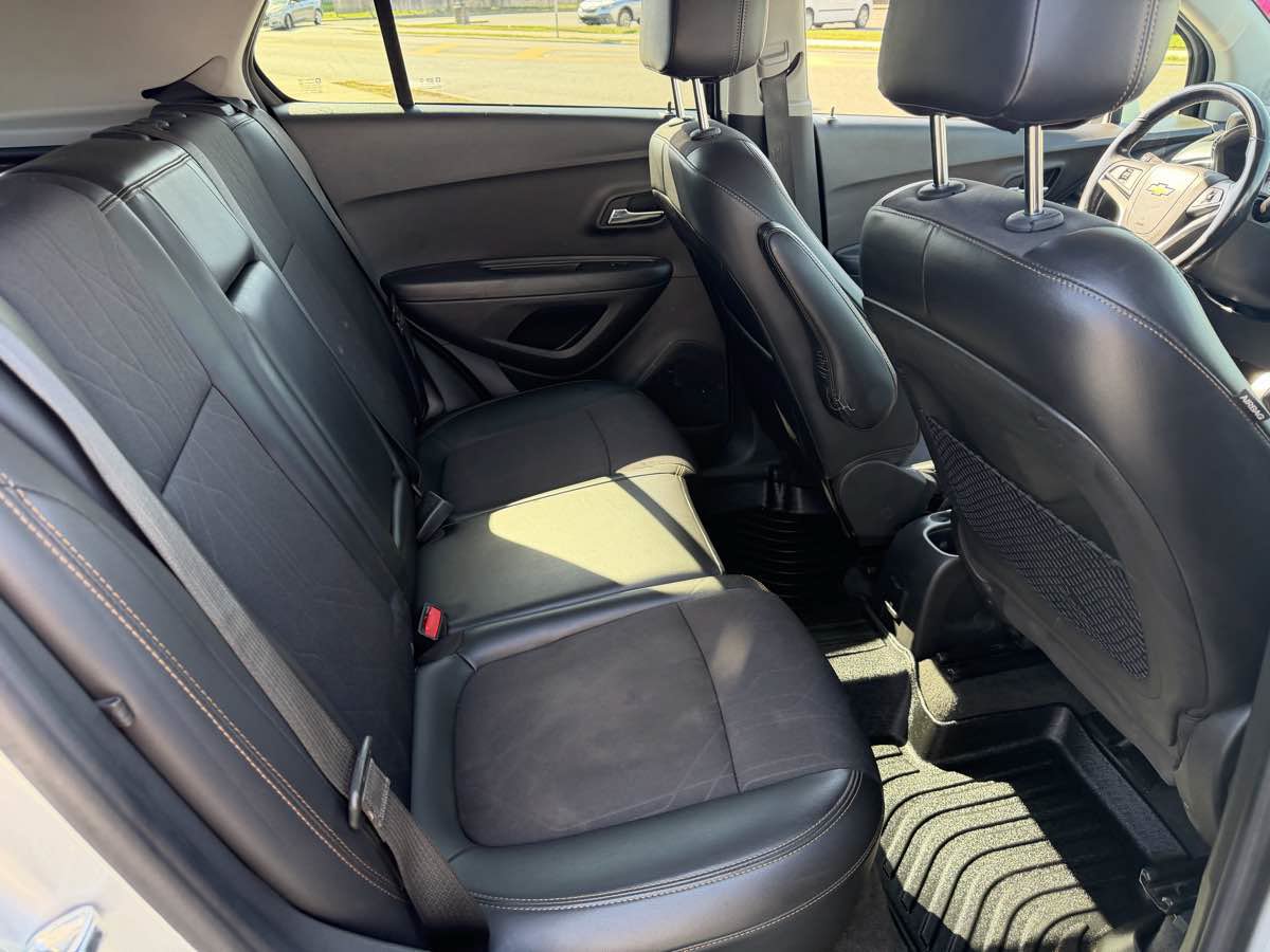 Used 2019 Chevrolet Trax LT w/ LT Convenience Package AWD/4WD image 16