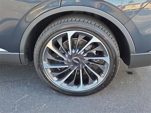 Used 2023 Lincoln Aviator Reserve w/ Equipment Group 201A image 8