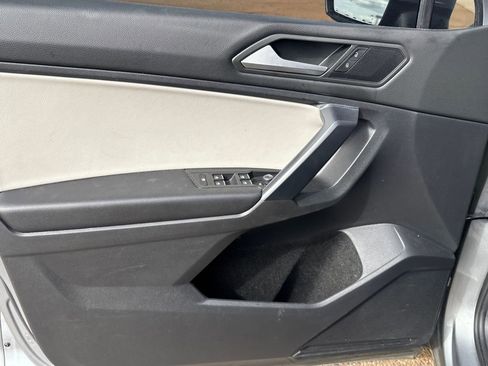 Used 2021 Volkswagen Tiguan SE w/ Panoramic Sunroof Package image 6