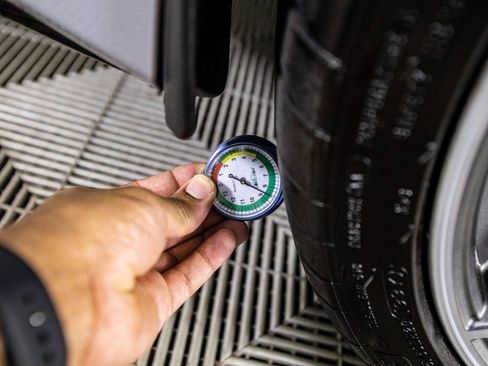 Used 2023 Chevrolet Corvette Stingray Premium Cpe w/ Battery Protection Package image 36