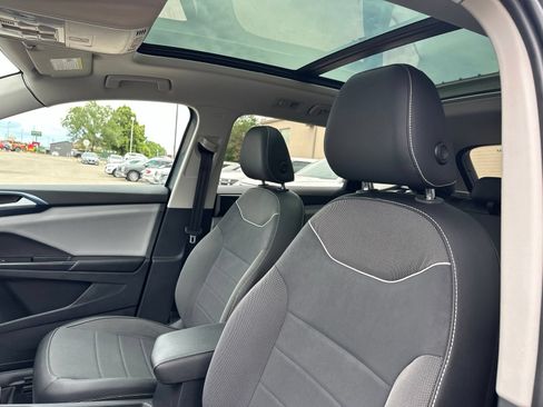 Used 2023 Volkswagen Taos SE w/ Panoramic Sunroof Package AWD/4WD image 11