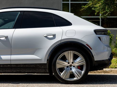 Used 2025 Porsche Macan Turbo Electric AWD/4WD image 22