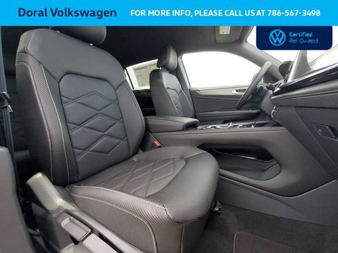 Certified 2024 Volkswagen Atlas Cross Sport SE FWD image 31