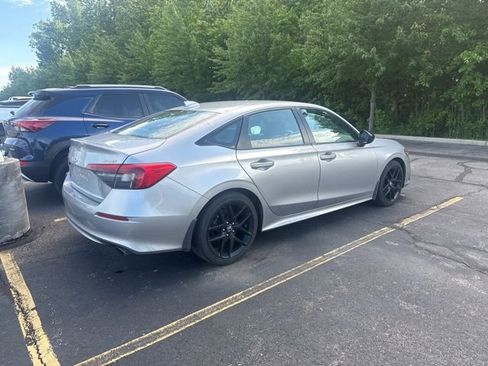 Used 2022 Honda Civic Sport image 2