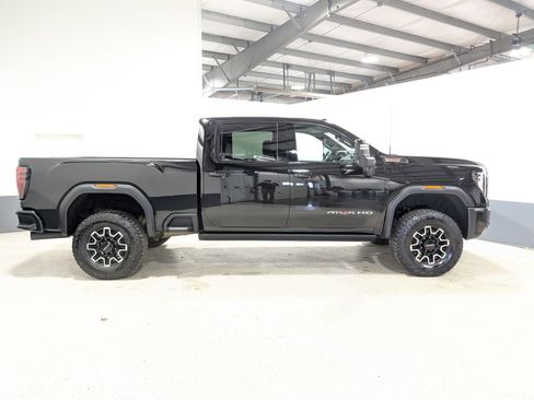 Used 2024 GMC Sierra 2500 AT4X AWD/4WD image 2