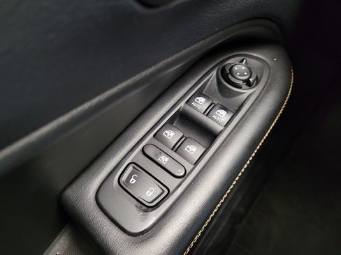 Used 2018 Jeep Compass Latitude w/ Safe & Security Group AWD/4WD image 27