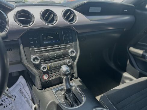 Used 2017 Ford Mustang Coupe image 3