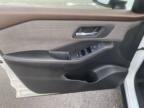 Used 2022 Nissan Rogue SV image 11