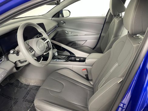 Certified 2025 Hyundai Elantra SEL FWD image 2
