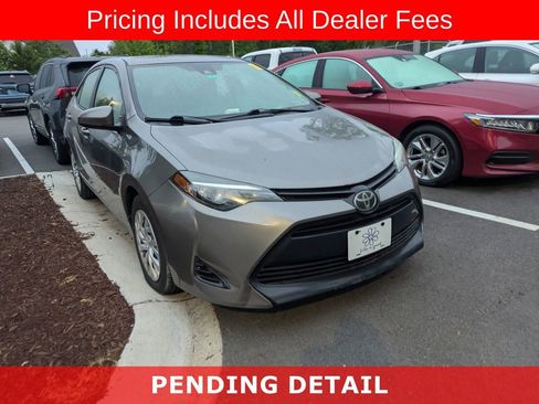 Used 2017 Toyota Corolla LE FWD image 1