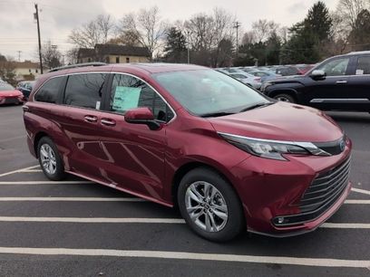 New 2025 Toyota Sienna XLE
