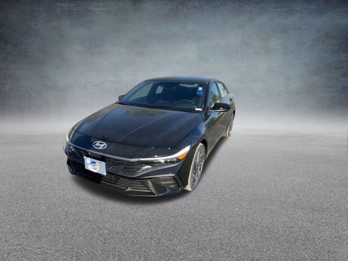 Used 2025 Hyundai Elantra SEL image 8