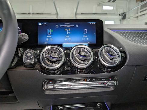 Certified 2025 Mercedes-Benz GLA 250 4MATIC image 30