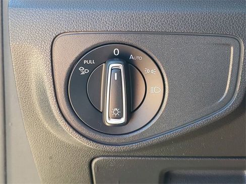 Used 2023 Volkswagen Atlas SE image 25