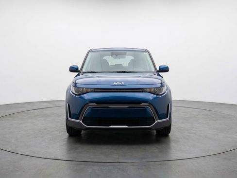 Used 2025 Kia Soul LX w/ LX Technology Package FWD image 2