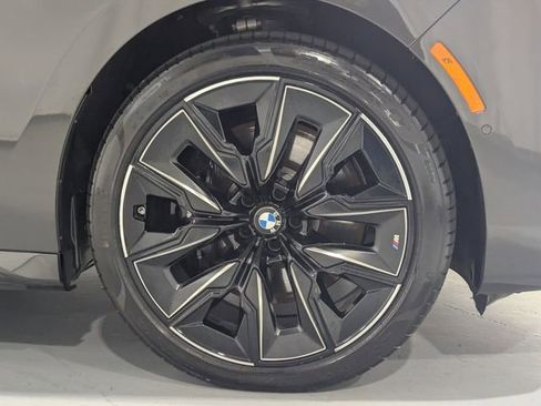 Used 2023 BMW 740i image 26