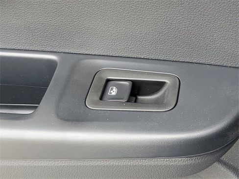 New 2025 Volkswagen Taos SE image 18