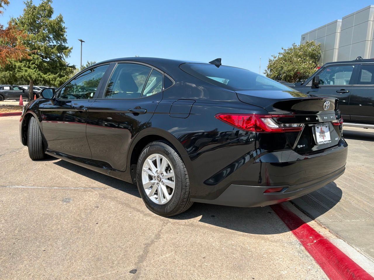 Used 2026 Toyota Camry LE FWD image 8