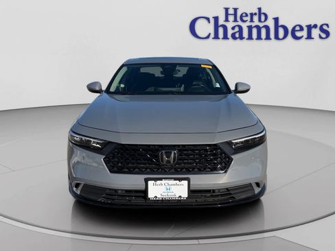 Used 2023 Honda Accord Touring image 2