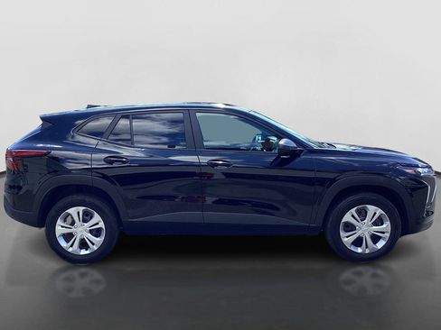 Used 2024 Chevrolet Trax LS FWD image 4