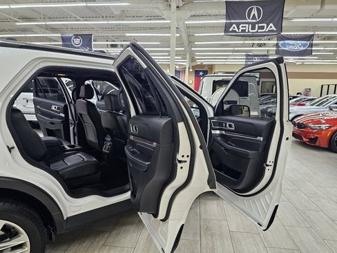 Used 2017 Ford Explorer Limited image 17