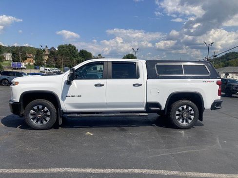 Used 2022 Chevrolet Silverado 2500 Custom w/ Custom Value Package AWD/4WD image 3