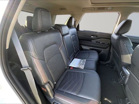 Used 2024 Nissan Pathfinder Platinum w/ Cargo Package image 27