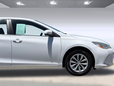 Used 2016 Toyota Camry LE FWD image 32