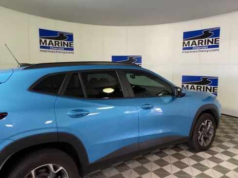Used 2025 Chevrolet Trax LT w/ Driver Confidence Package FWD image 2