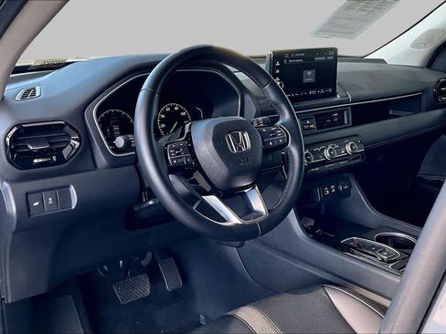 Used 2025 Honda Pilot Touring image 18