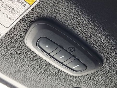 Used 2019 Jeep Wrangler Unlimited Sahara w/ Uconnect 4C Nav & Sound Group AWD/4WD image 32