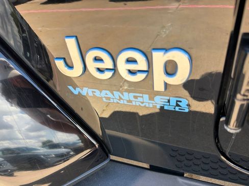 Used 2021 Jeep Wrangler Unlimited Sahara w/ Cold Weather Group AWD/4WD image 11