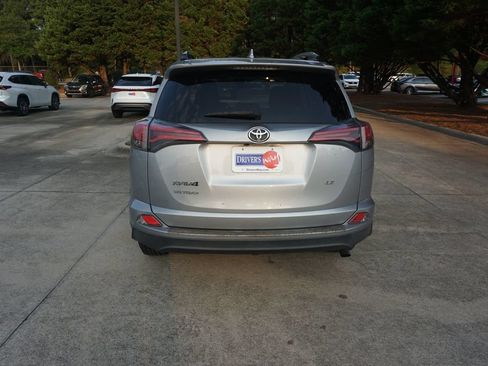 Used 2018 Toyota RAV4 LE FWD image 26