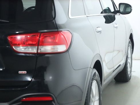 Used 2018 Kia Sorento LX image 45