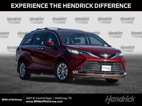 Used 2023 Toyota Sienna XLE image 1