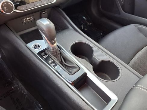 Used 2025 Nissan Altima 2.5 S image 9