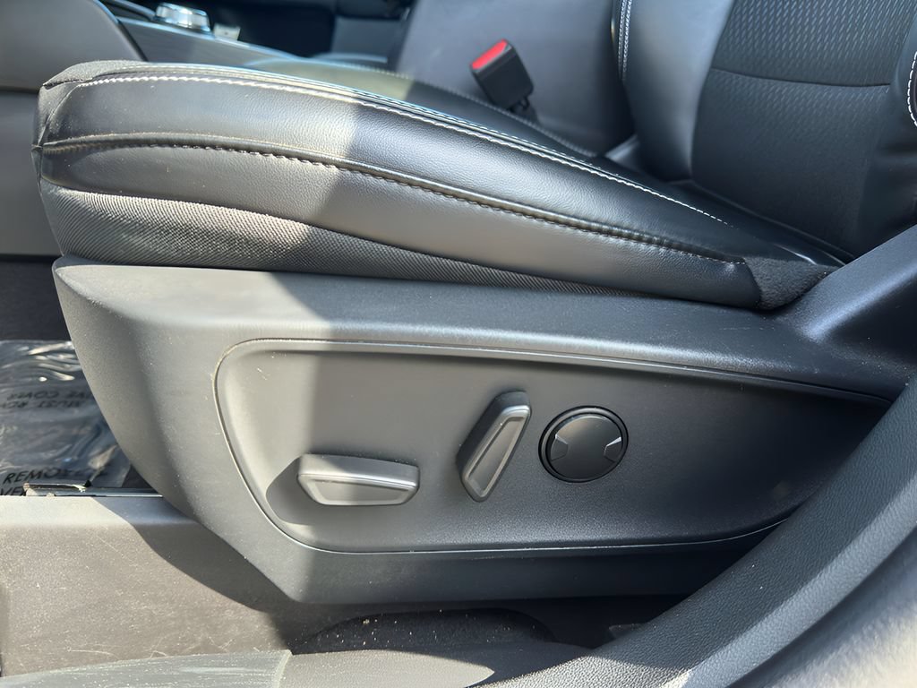 Used 2025 Ford Escape SE FWD image 14