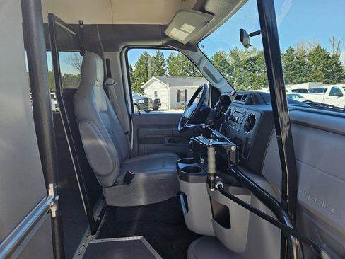 Used 2014 Ford E-350 and Econoline 350 Extended Super Duty w/ Power Group image 27