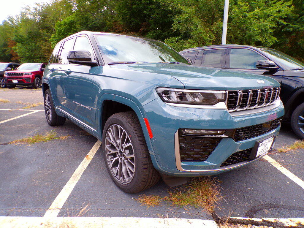 New 2027 Jeep Grand Cherokee Summit AWD/4WD image 3