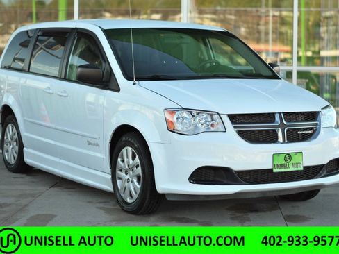 Used 2017 Dodge Grand Caravan SE w/ Power Window Group FWD image 2